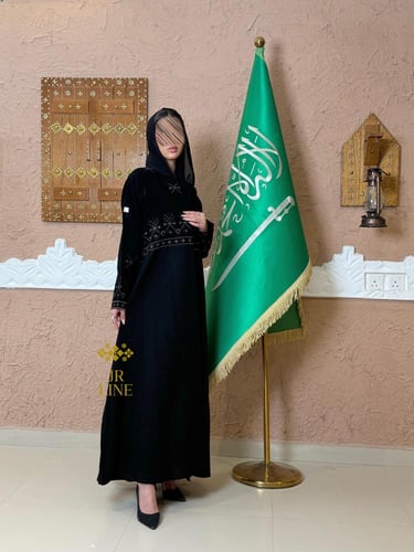 عباية رؤية بقماش كريب الابداع بتطريز اسود