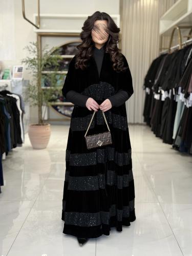 عباية فيرونا بقماش مخمل كوري تدخيلات شانيل بلمعه ك...