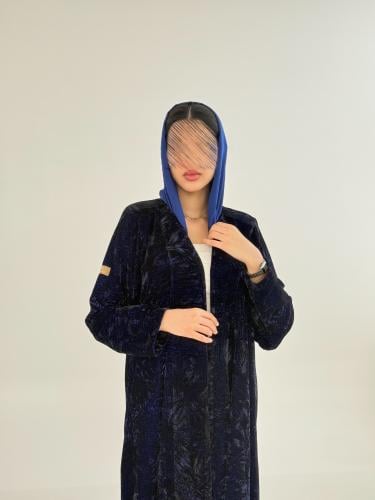 عباية علياء بقماش مخمل كوري مكسر نيلي