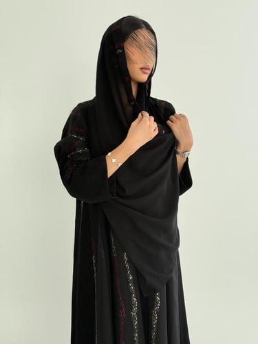 عباية ناديه بقماش كريب ملكي تدخيلات كريب مطرز عناب...