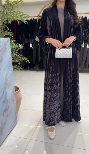 عباية ماليا بقماش مخمل كوري بكسرات 3D باذنجاني