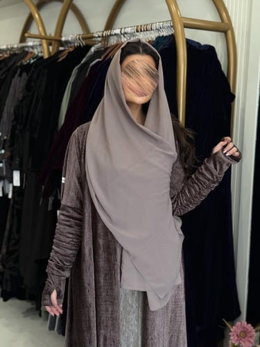 عباية فله بقماش مخمل استرتش كرمشه بالكم وفتحه اصبع...