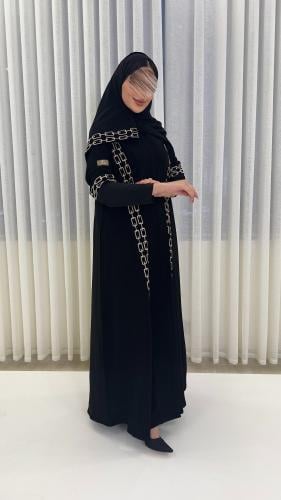 عباية عوالي بقماش كريب ملكي بتطريز انيق 3