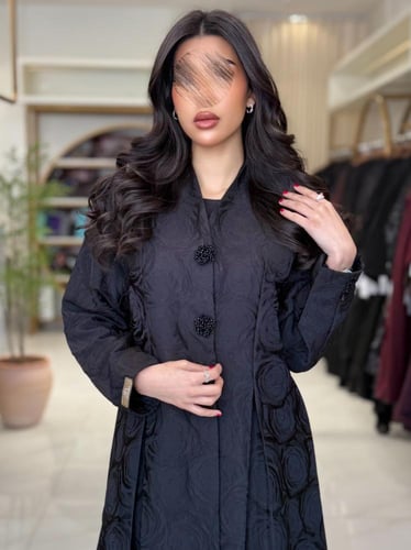 بليزر | عباية ميلانا بقماش جاكار دوائر اسود