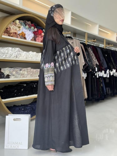 عباية ميلا بقماش لنن مطرز اسود