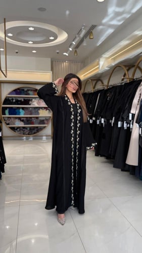 عباية نرمين بقماش بلاك بيري مزين بكلفة