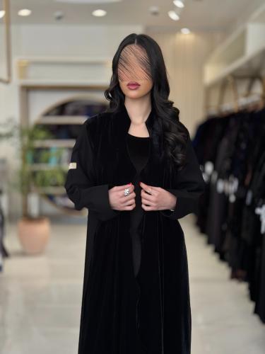 عباية سمو بقماش مخمل تدخيلات كريب الاناقه اسود