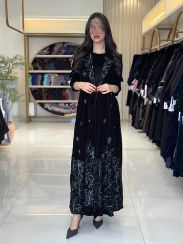 عباية مشاعل بقماش مخمل كوري بتطريز تركواز