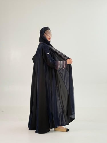 عباية ريلام بقماش مخمل تديخلات كريب الاناقة بتطريز...