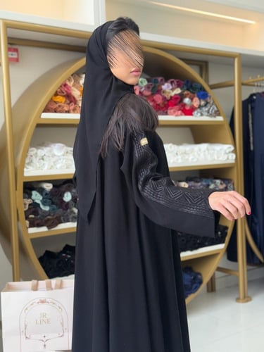 عباية ساميه بقماش ملكي دبل كلوش