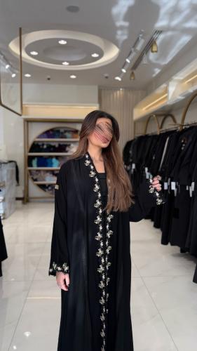 عباية نرمين بقماش بلاك بيري مزين بكلفة