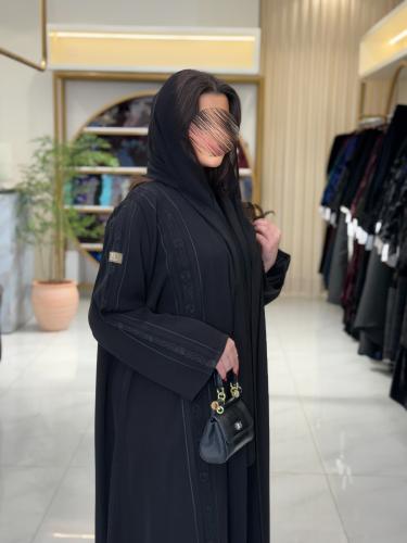 عباية نوف بقماش انترنت بتطريز ناعم 2