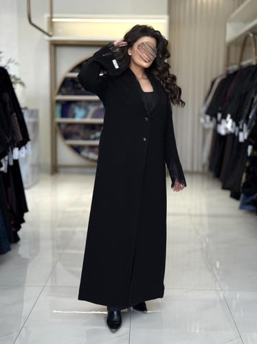 بليزر | عباية جيهان بقماش كريب رموش مزين بدانتل اس...