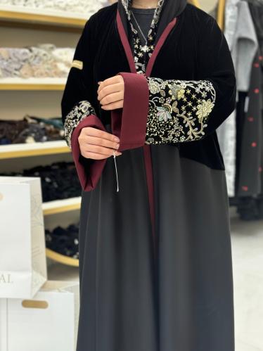 عباية غداف بقماش مخمل كوري تدخيلات كريب بلاك كم مط...