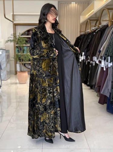 عباية الفاتنه بقماش شيفون مخمل ياباني اسود ذهبي 2