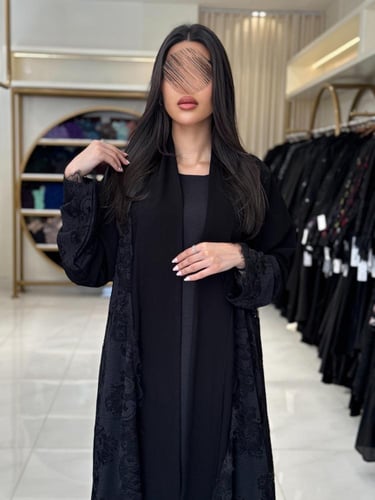 عباية سناء قماش كريب رموش مع دانتيل فرنسي -اسود