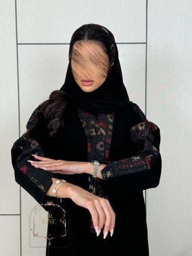 عباية نجد بقماش كريب ملكي تدخيلات روكاما مطرز عناب...