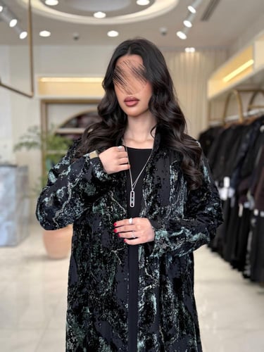 عباية الفاتنه بقماش شيفون مخمل ياباني تيفاني