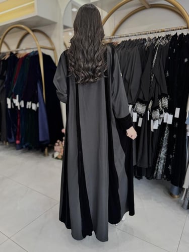 عباية ايسل بقماش كريب باربي بتدخيلات مخمل