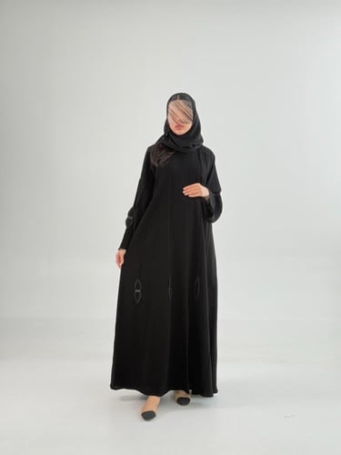عباية مناير بقماش كريب الابداع مزين بكلفه