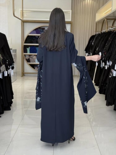 كولكشن العيد | عباية اليزابيث بقماش كريب رموش كم ف...