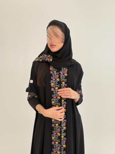 عباية فرحه بقماش انترنت بتطريز ملون