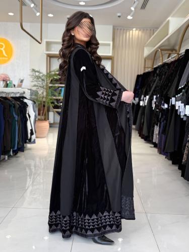 عباية شمس بقماش مخمل مطرز مع كريب الاناقه بيج