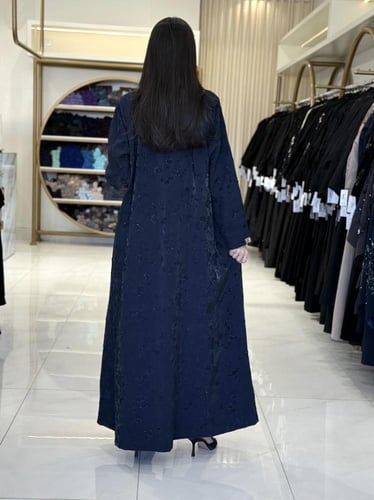 عباية جواهر بقماش اورجنزا مبطن مزين بفصوص كحلي