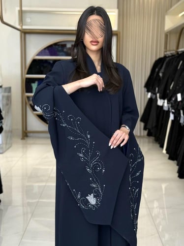 كولكشن العيد | عباية اليزابيث بقماش كريب رموش كم ف...