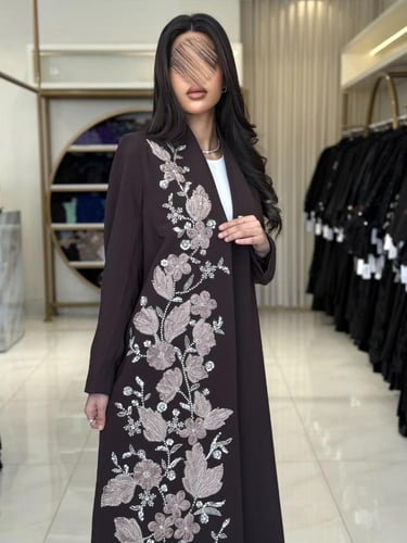 كولكشن العيد | بليزر عباية ملك بقماش كريب رموش بشك...