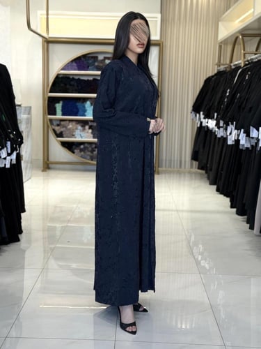 عباية جواهر بقماش اورجنزا مبطن مزين بفصوص كحلي