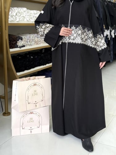 عباية لينا بقماش كريب الاناقة تدخيلات ترتر