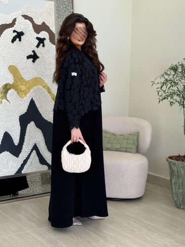 عباية رتيل بقماش كريب الفخامة مع جبير ملكي مخرم 2