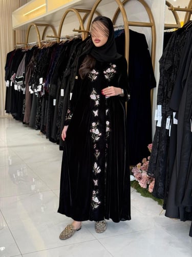 عباية ابريال بقماش مخمل كوري بتطريز يدوي