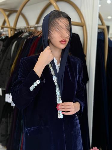 بليزر اسماء بقماش مخمل مبطن مزين بصدف كحلي