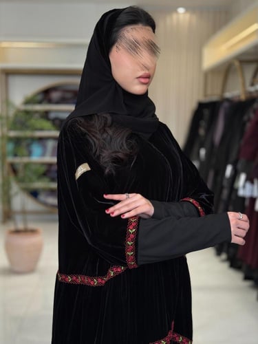 عباية هيم بقماش مخمل كوري طبقات بكلفه عنابي