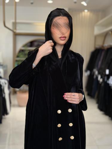 عباية اشجان بقماش مخمل كوري مزين بازره