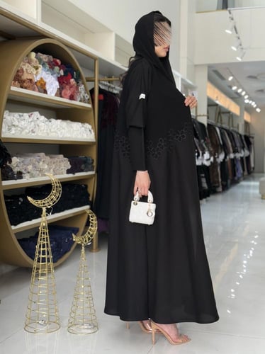 عباية سلاف بقماش كريب الاناقة تدخيلات كريب الابداع...