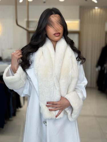 عباية اشجان بقماش جوخ شتوي مع فرو ابيض