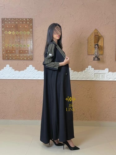 اليوم الوطني | عباية انفة بقماش كريب كيوتكس