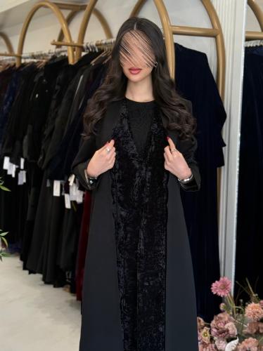 بليزر | عباية ميرلا بقماش كريب باربي تدخيلات مخمل...