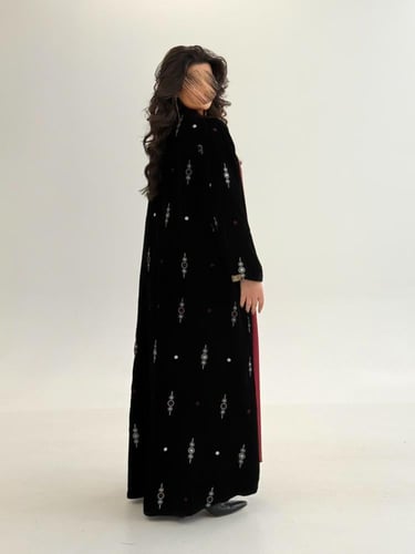 عباية وصوف بقماش مخمل كوري بتطريز مبطن بستان عنابي