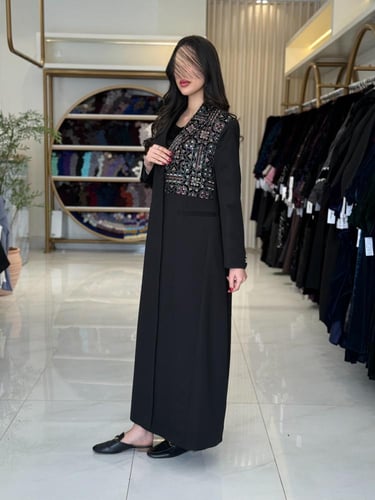 عباية مناهل بقماش كريب ايطالي بتطريز اسود