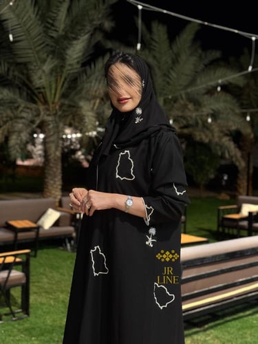 عباية عزة بقماش كريب الاناقة بتطريز فضي