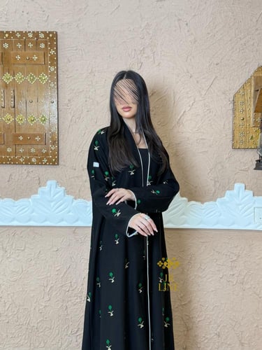 عباية اصرار بقماش كريب الاناقه بتطريز اخضر