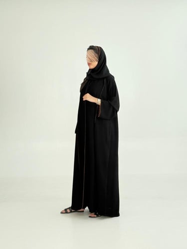 عباية سلوى بقماش كريب ملكي مزين بقيطان بني