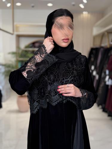 عباية لورا يقماش مخمل مع جبير بالصدر كسرات جوانب2