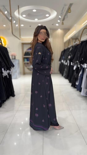 عباية خديجه بقماش حرير مبطن بشيفون برسم ورد بنفسجي