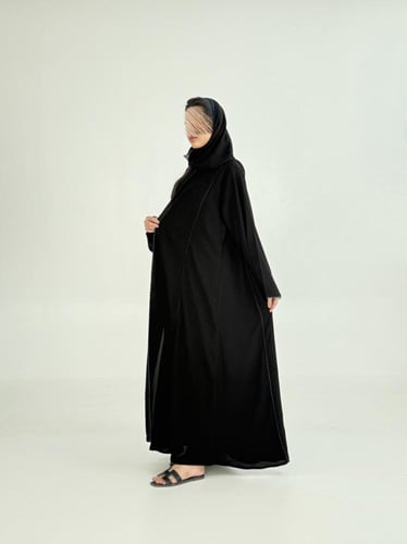 عباية سلوى بقماش كريب ملكي مزين بقيطان كحلي