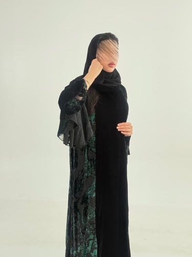 عباية غيوم بقماش مخمل كوري تدخيلات شيفون اخضر